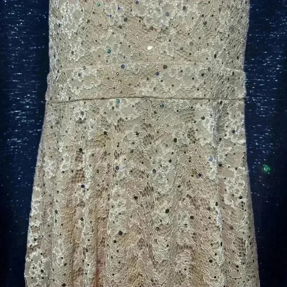 City Studio Womens Juniors Sleeveless Sequiened Lace Champagne Dress - Picture 6 of 14